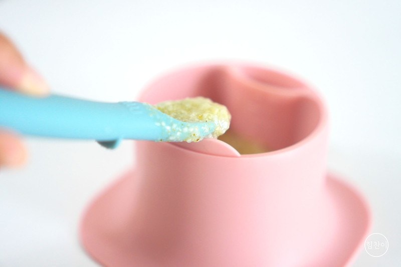 【育兒】讓嬰幼兒的副食品階段充滿口腔探索樂趣。Amamma x MAMA’sTEM: 美型嬰幼兒餐具系列✨ - 第23張圖 KSR03189