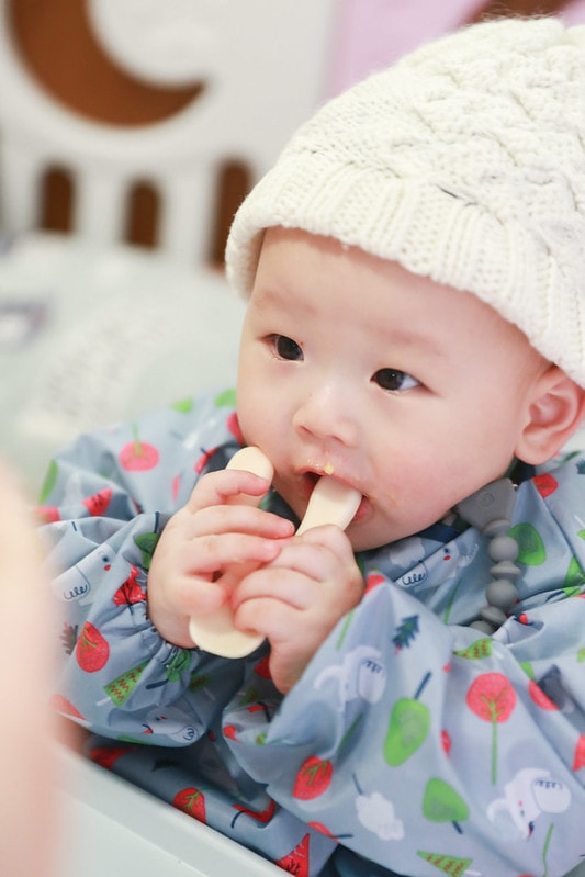 【育兒】讓嬰幼兒的副食品階段充滿口腔探索樂趣。Amamma x MAMA’sTEM: 美型嬰幼兒餐具系列✨ - 第32張圖 IMG_2204