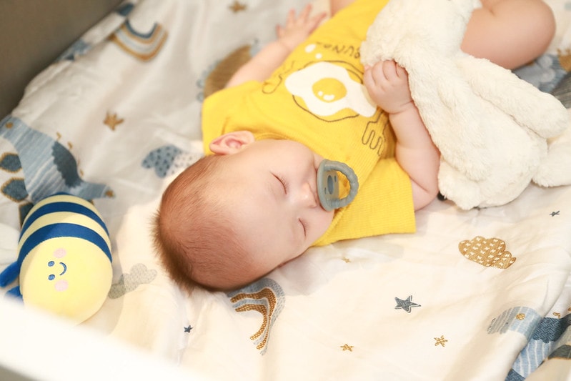 【育兒】終於來開箱我婆家和娘家的嬰兒床。LEVANA Olly 五合一Plus嬰兒床+Mini Color三合一嬰兒床 - 第16張圖 IMG_5010