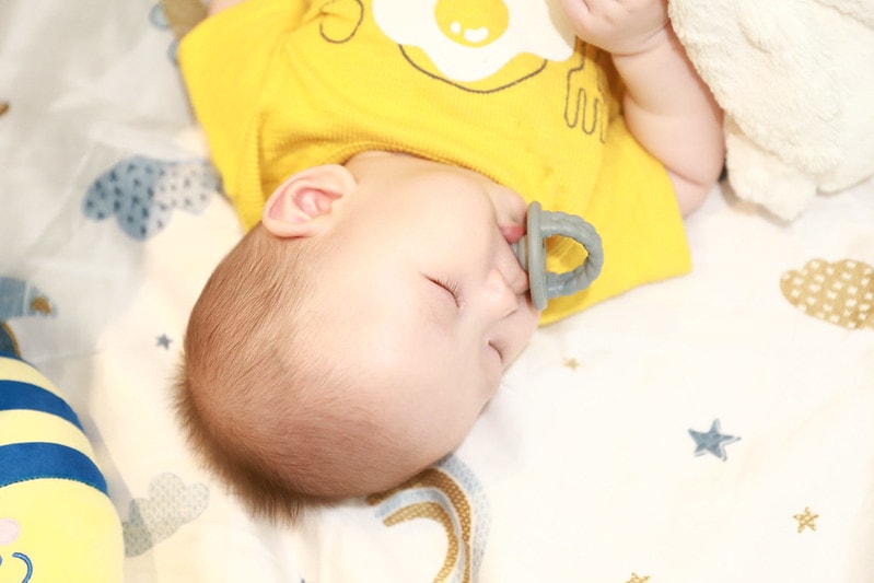 【育兒】終於來開箱我婆家和娘家的嬰兒床。LEVANA Olly 五合一Plus嬰兒床+Mini Color三合一嬰兒床 - 第17張圖 IMG_5011