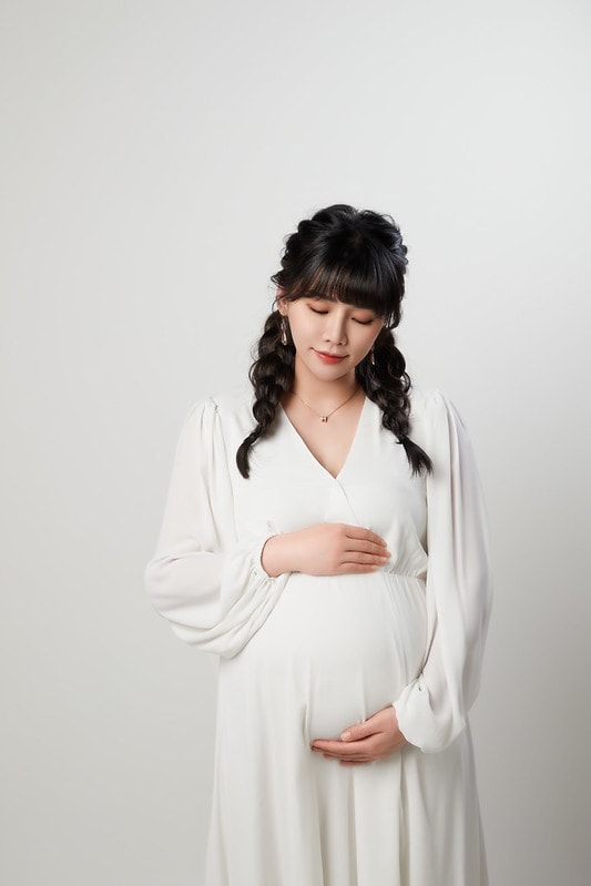 【體驗】台中必朝聖的照相館 Holo+FACE中友旗艦店 。和親妹小妖來一起留下30+的紀念 - 第5張圖 B20220214 05 陳以芯 LW 孕婦寫真2883y (1)