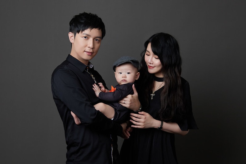 【體驗】台中必朝聖的照相館 Holo+FACE中友旗艦店 。和親妹小妖來一起留下30+的紀念 - 第6張圖 E20221020 03 陳以芯 YJ 互惠全家福0227c