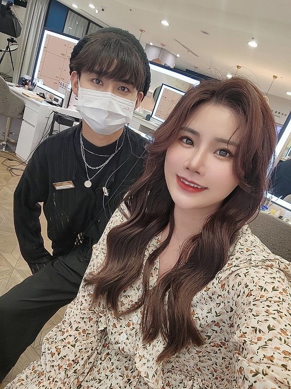 【體驗】台中必朝聖的照相館 Holo+FACE中友旗艦店 。和親妹小妖來一起留下30+的紀念 - 第17張圖 1227004_0