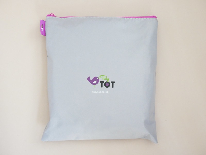 【育兒】寶寶吃飯好物分享🍴英國Tidy TOT防髒吸盤圍兜、土耳其minikoioi矽膠吸盤餐具+學習水杯、美國lil Sidekick固齒防掉帶 - 第24張圖 P1300119