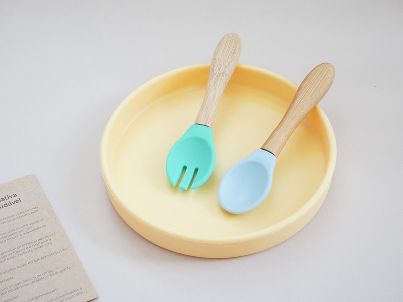 【育兒】寶寶吃飯好物分享🍴英國Tidy TOT防髒吸盤圍兜、土耳其minikoioi矽膠吸盤餐具+學習水杯、美國lil Sidekick固齒防掉帶 - 第86張圖 P1300075