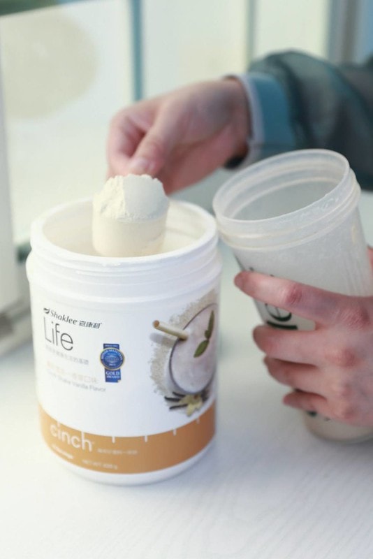 【生活】乳糖不耐最適合喝的蛋白。優質的植物大豆蛋白增強體力、精神百倍,產後媽咪必備體控營養補充品,健康綠拿鐵輕鬆做-嘉康利Life纖奇雪克 - 第3張圖 1002004_0