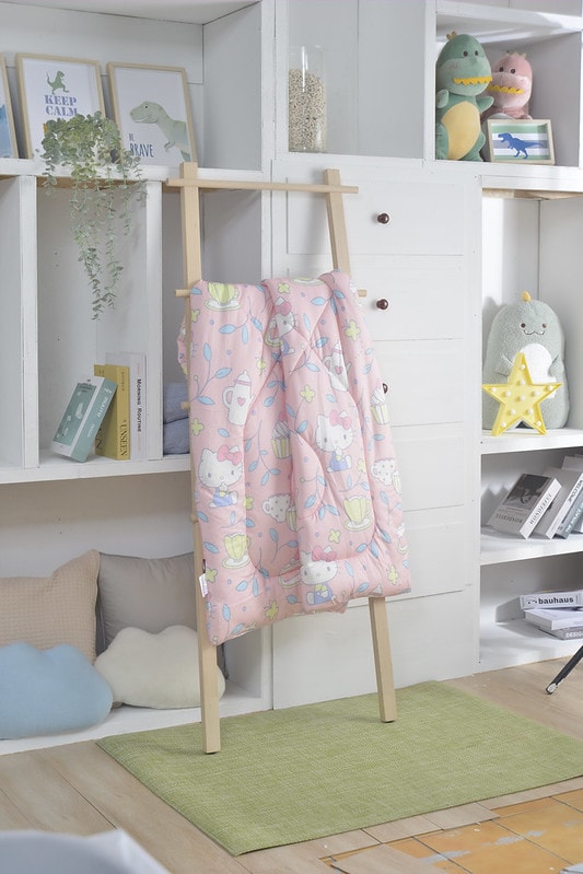 【生活】熱賣好口碑Great Living格蕾寢飾。專櫃正品床寢/大人暖被/兒童暖被/天絲床包組 冬季限時團 - 第43張圖 BLQ22571BF《Sanrio-HELLO KITTY蛋糕甜心》